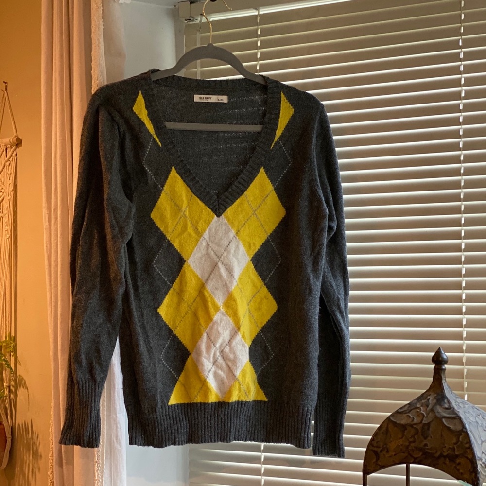 Old Navy Sweater. Size L